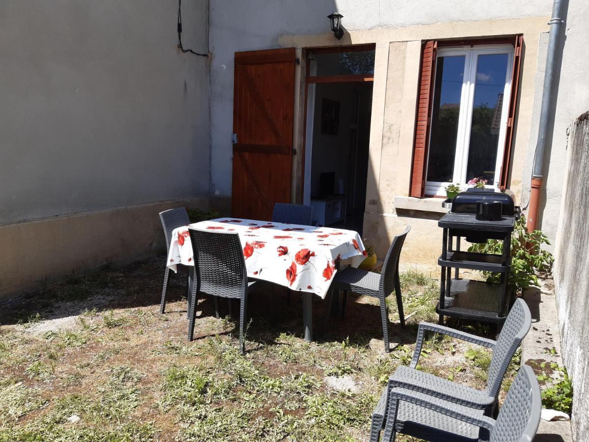 Maison A La Tour Du Pin Villa Exterior photo